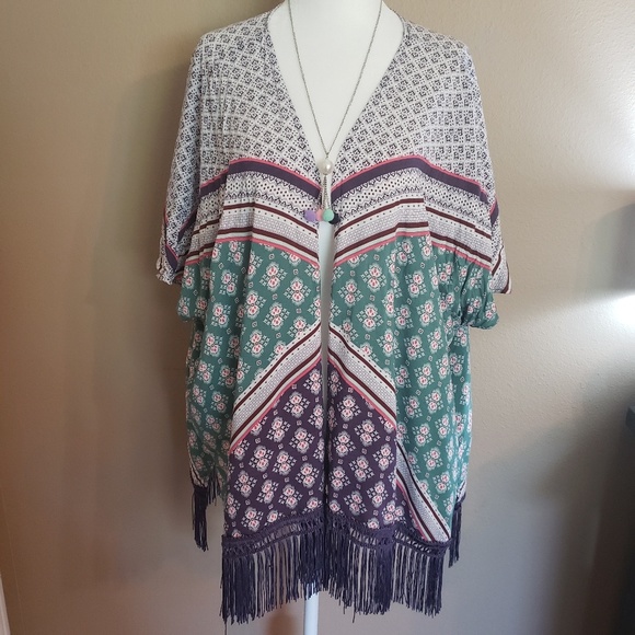 Victoria's Secret Other - Like New Victorias Secret shawl with fringe🍭